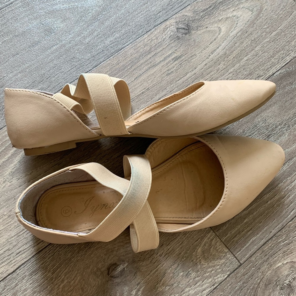 Junior beige flats